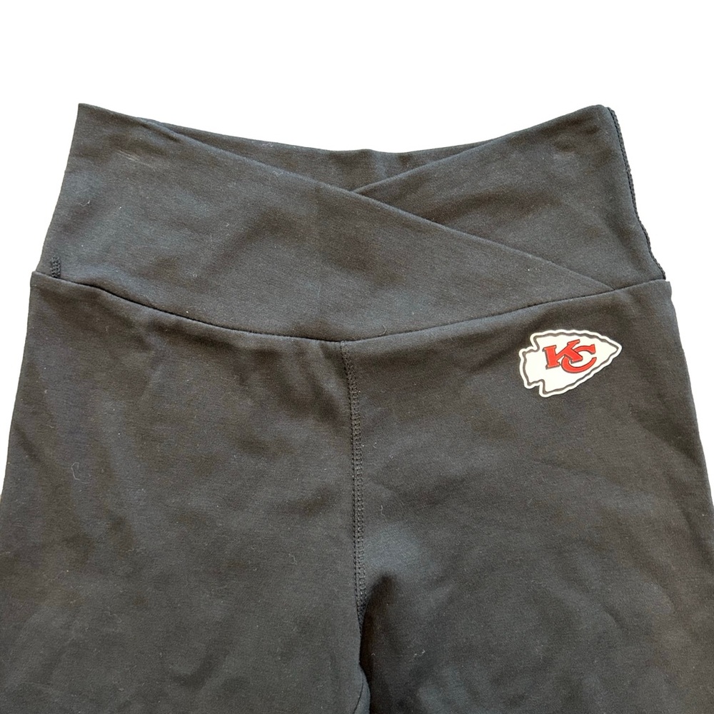 Forever 21 NFL Y2K look black crisscross waist Kansas City Chiefs leggings NWT L - Picture 3 of 7